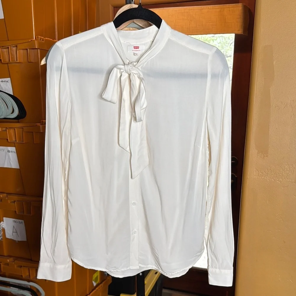 Levi’s Cream Bow Tie Blouse Size Medium Silk Feel Office Chic Top